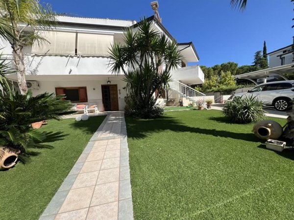 casa indipendente in vendita a Bari in zona Mungivacca
