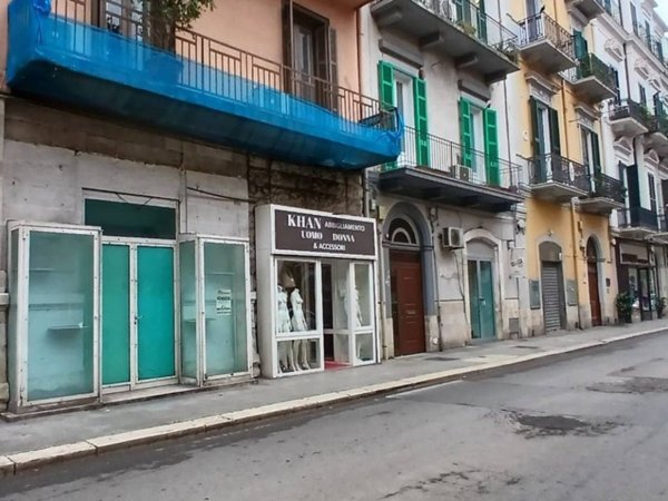 negozio in vendita a Bari in zona Murat