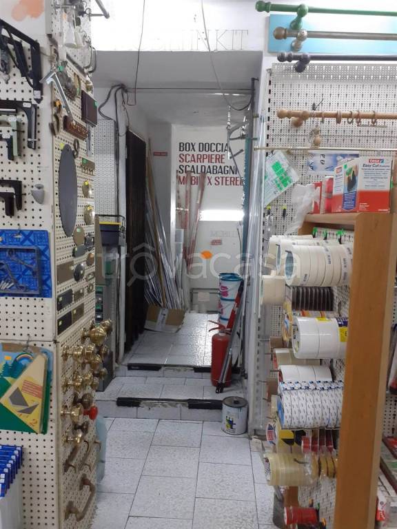 negozio in vendita a Bari in zona Libertà