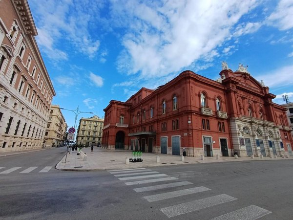 negozio in vendita a Bari in zona Murat