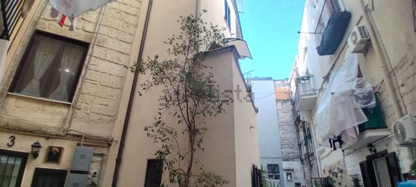 casa indipendente in vendita a Bari in zona Città Vecchia