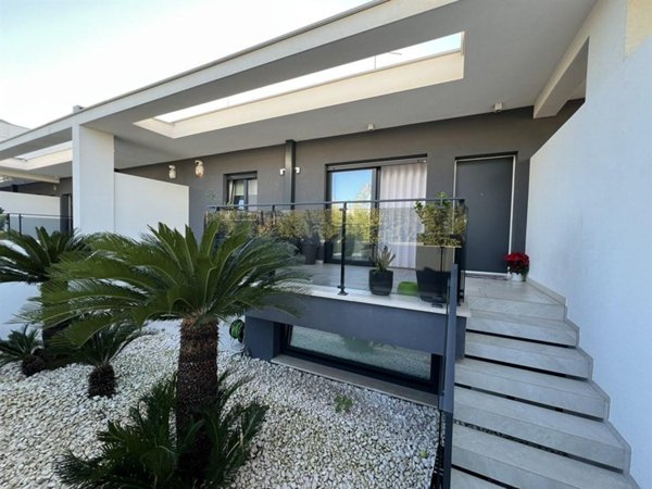 casa indipendente in vendita a Bari in zona Poggiofranco