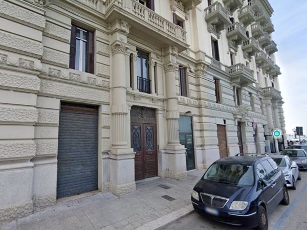 negozio in vendita a Bari in zona Madonnella