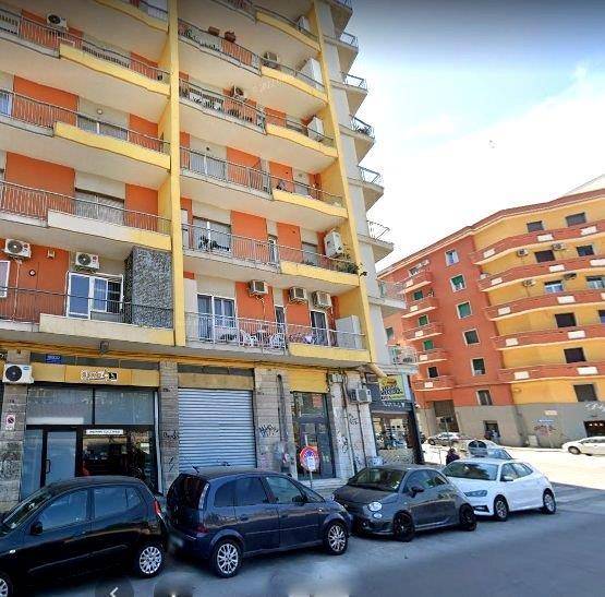 locale commerciale in vendita a Bari in zona Palese/Macchie