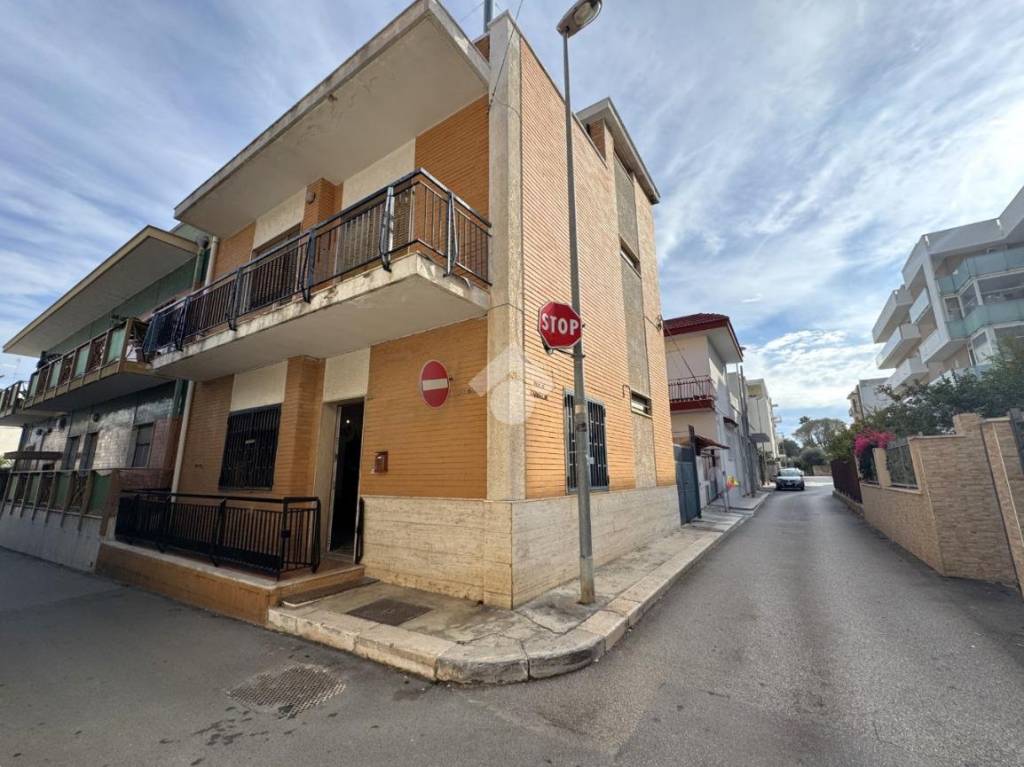 casa indipendente in vendita a Bari in zona Libertà