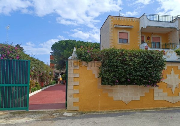 casa indipendente in vendita a Bari in zona Torre a Mare