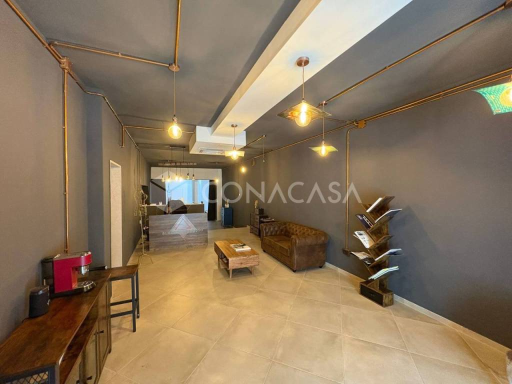 negozio in vendita a Bari in zona Madonnella