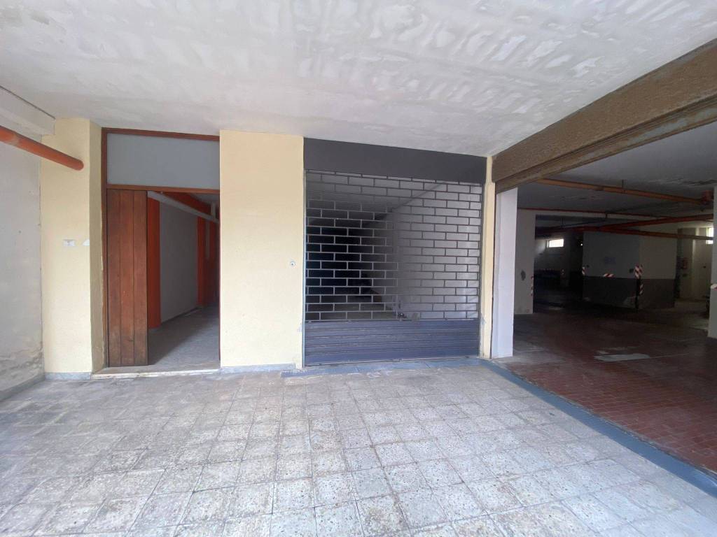 locale commerciale in vendita a Bari in zona Santo Spirito
