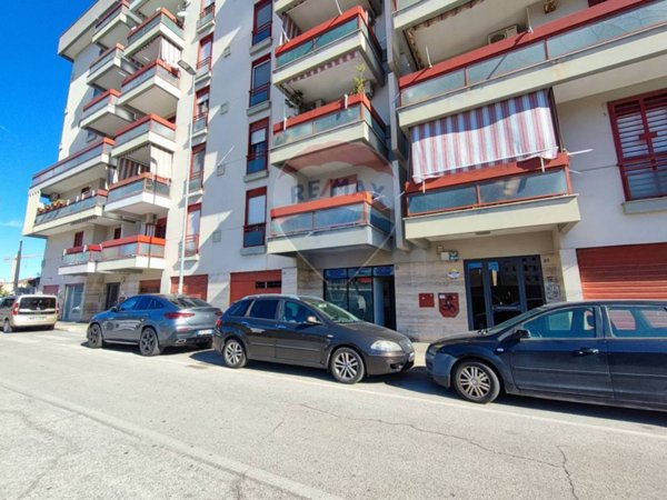 negozio in vendita a Bari in zona Libertà