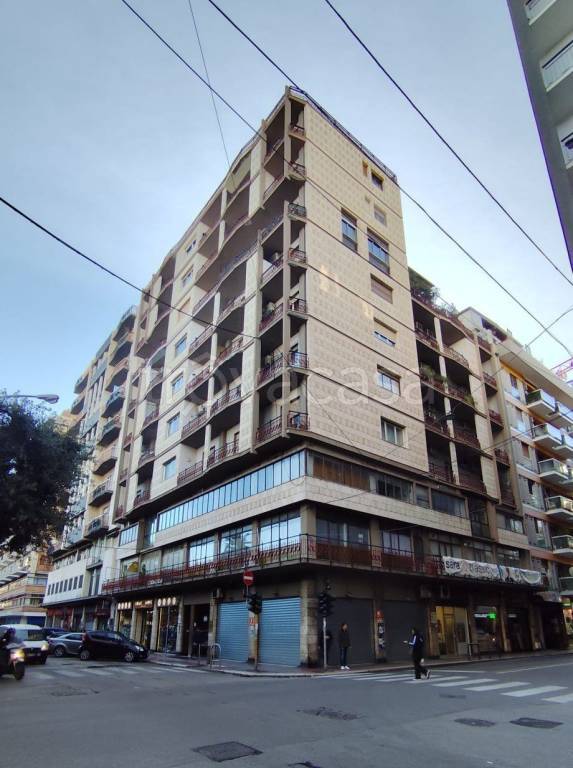 ufficio in vendita a Bari in zona Murat