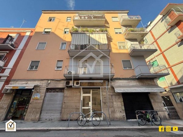 negozio in vendita a Bari in zona Carrassi