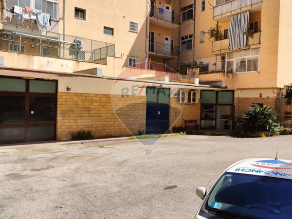 negozio in vendita a Bari in zona Mungivacca