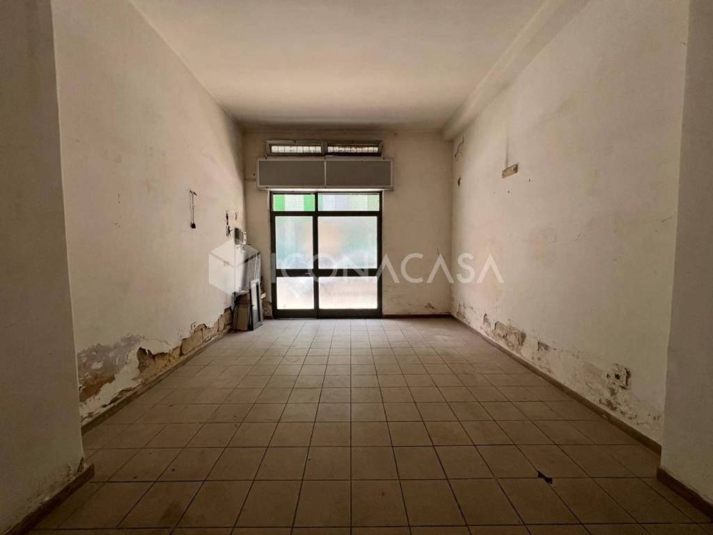 negozio in vendita a Bari in zona Libertà