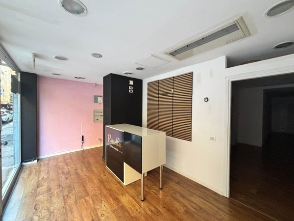 negozio in vendita a Bari in zona Murat