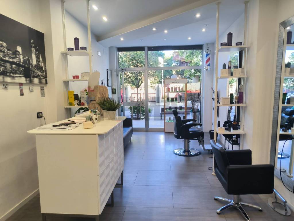 negozio in vendita a Bari in zona Poggiofranco