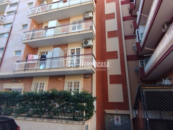 locale commerciale in vendita a Bari in zona Poggiofranco