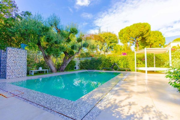 casa indipendente in vendita a Bari in zona Carbonara