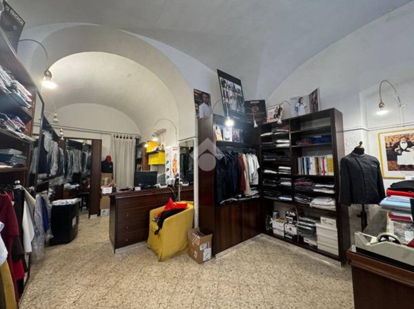 negozio in vendita a Bari in zona Murat