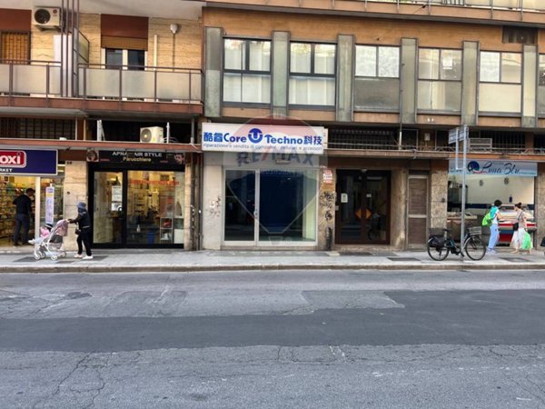 negozio in vendita a Bari in zona Madonnella