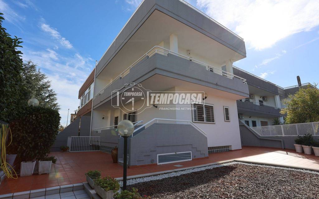casa indipendente in vendita a Bari in zona Loseto