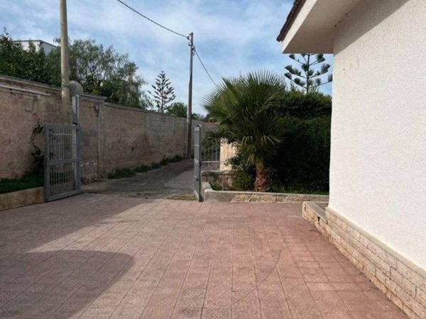 casa indipendente in vendita a Bari in zona Torre a Mare