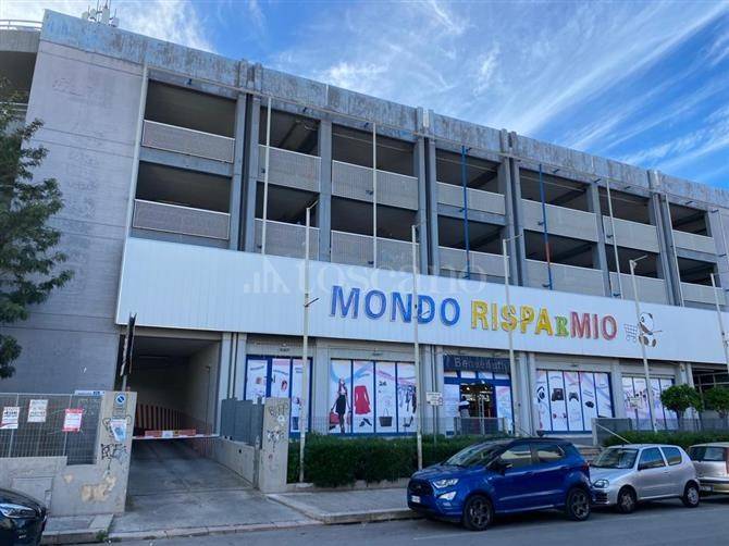 ufficio in vendita a Bari in zona Poggiofranco