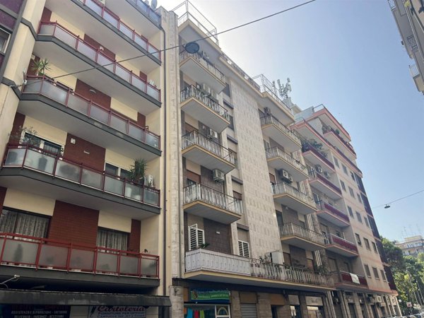 negozio in vendita a Bari in zona Murat