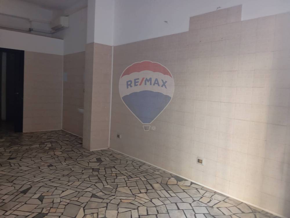 locale commerciale in vendita a Bari in zona Murat