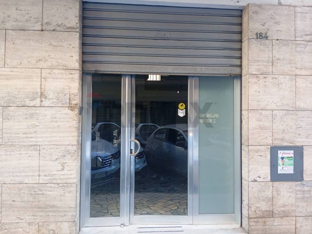 negozio in vendita a Bari in zona Murat