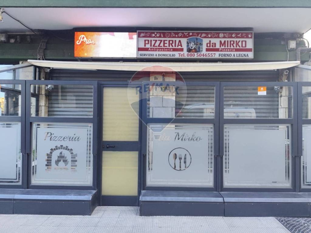 negozio in vendita a Bari in zona Picone