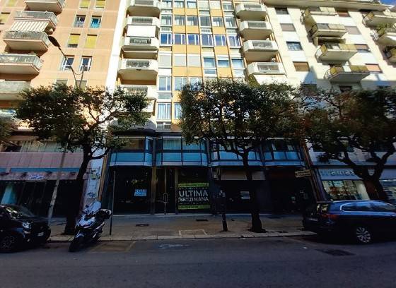 negozio in vendita a Bari in zona Murat