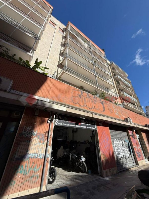 negozio in vendita a Bari in zona Picone