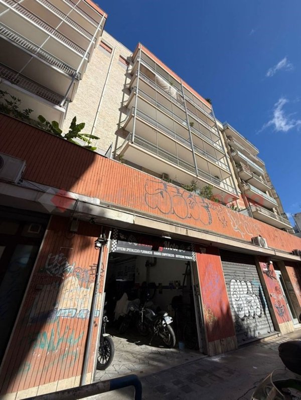 negozio in vendita a Bari in zona Picone