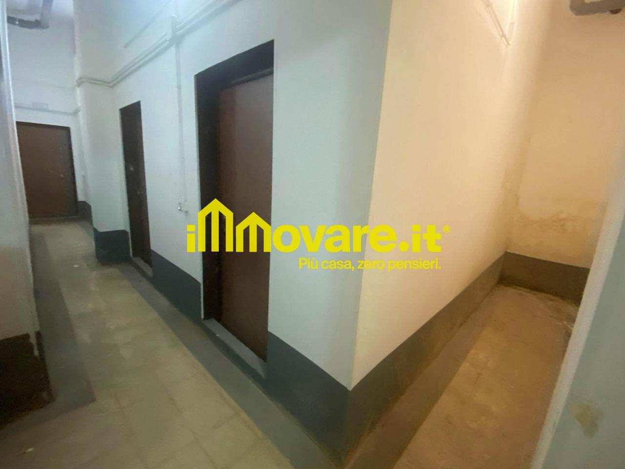 negozio in vendita a Bari in zona Murat