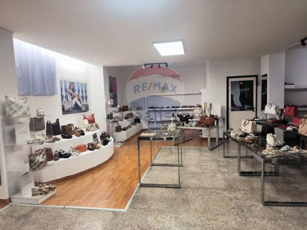 locale commerciale in vendita a Bari in zona Japigia