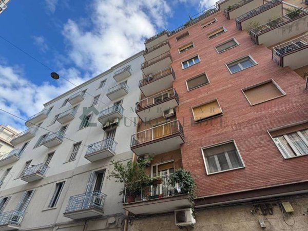 negozio in vendita a Bari in zona Murat