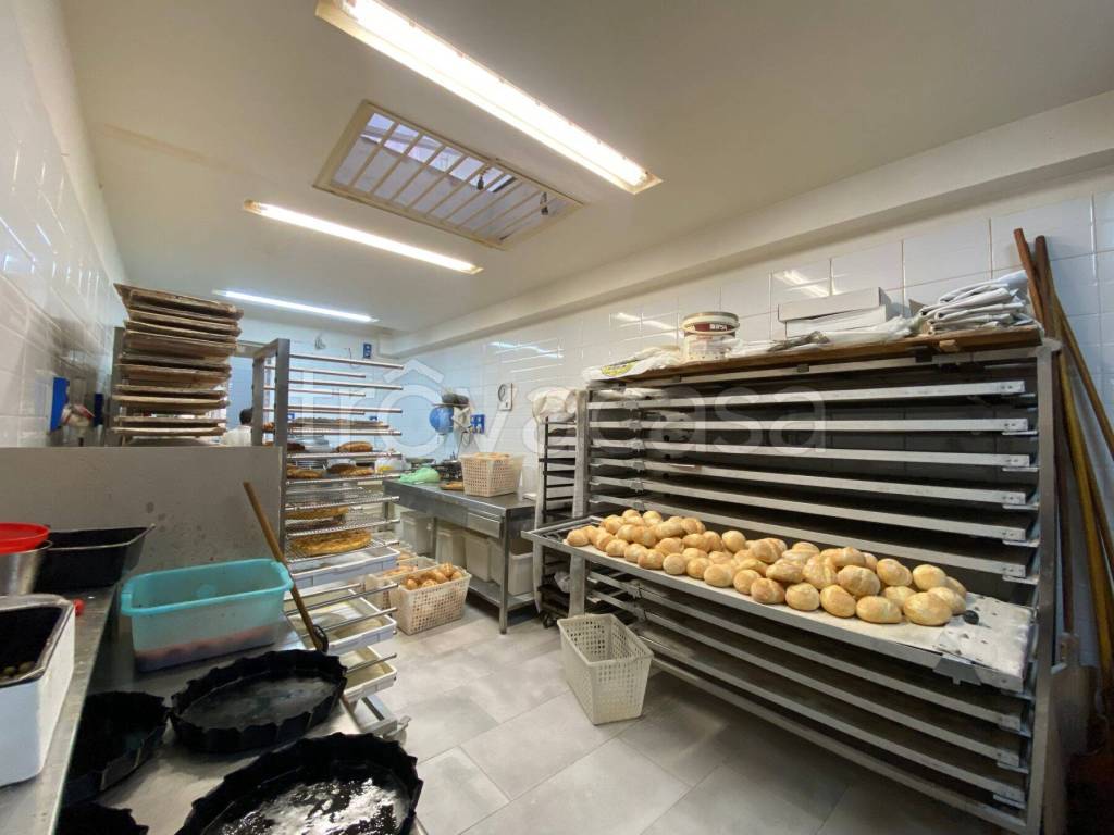 negozio in vendita a Bari in zona Poggiofranco