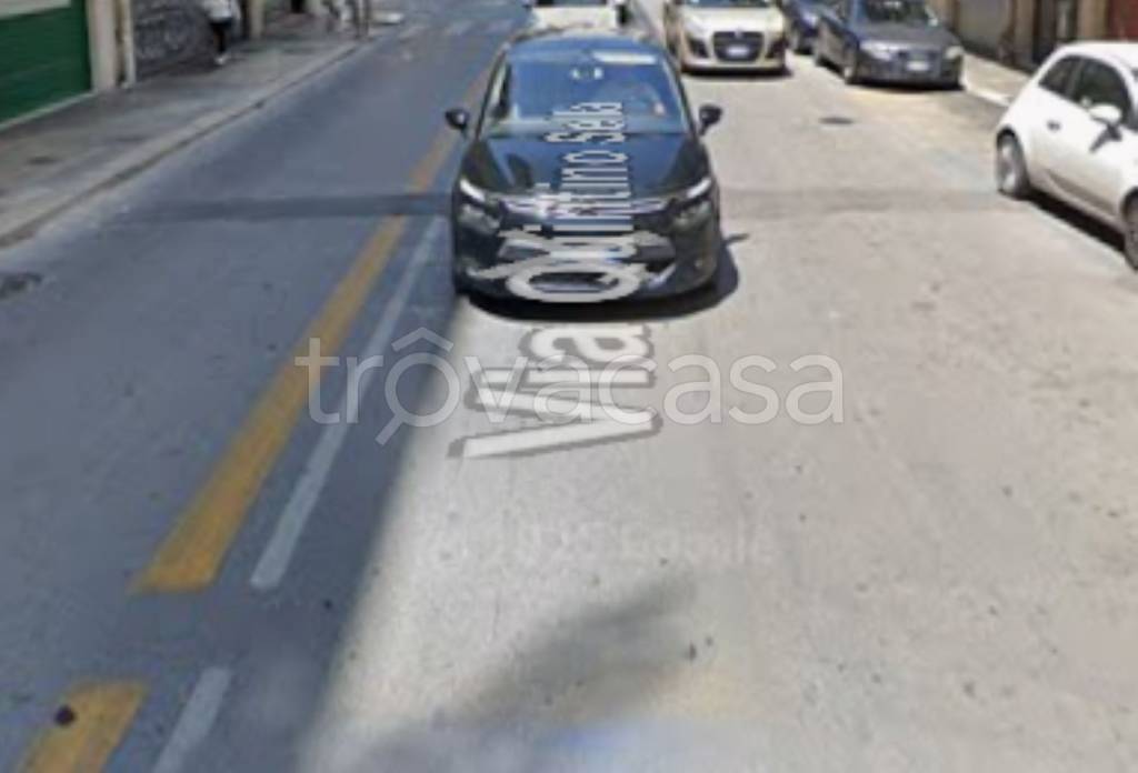 negozio in vendita a Bari in zona Murat