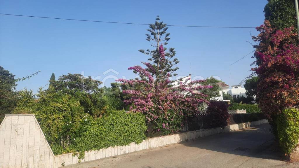 casa indipendente in vendita a Bari in zona Fesca