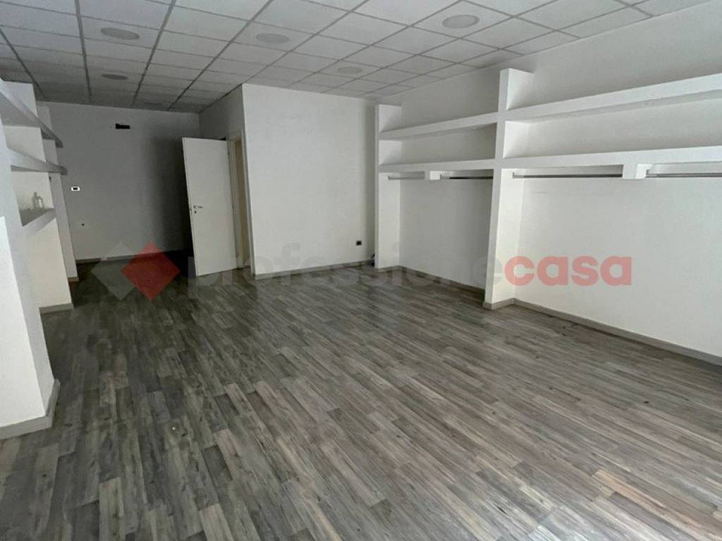 negozio in vendita a Bari in zona San Paolo