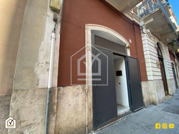 negozio in vendita a Bari in zona Murat