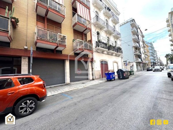 negozio in vendita a Bari in zona Murat