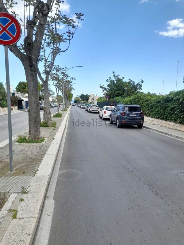 negozio in vendita a Bari in zona Palese/Macchie