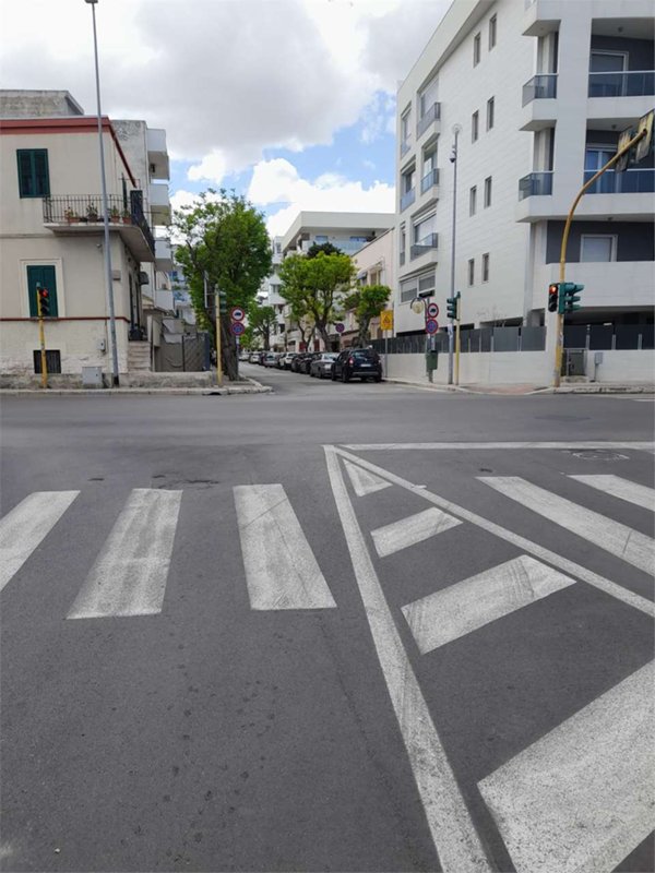 negozio in vendita a Bari in zona Palese/Macchie