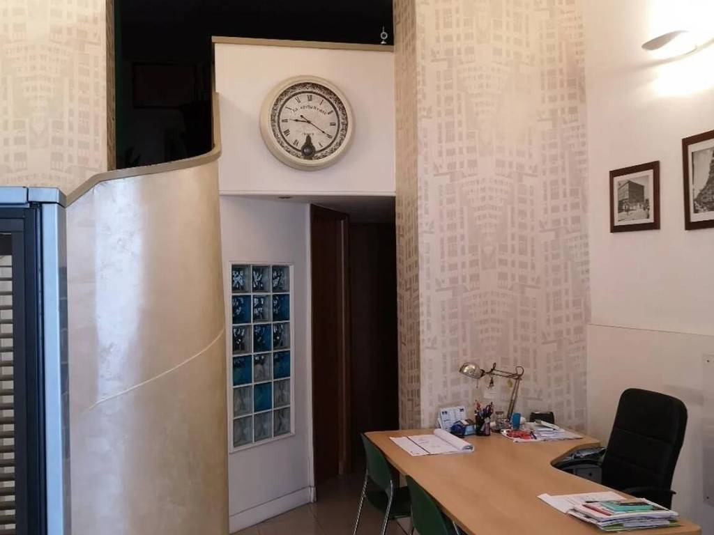 negozio in vendita a Bari in zona Murat