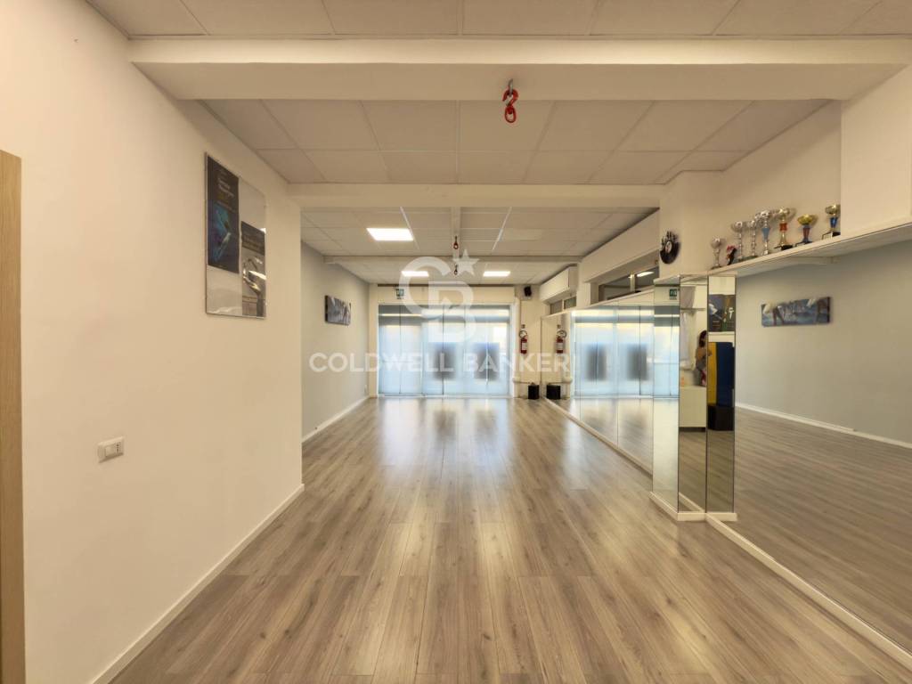 negozio in vendita a Bari in zona Santo Spirito