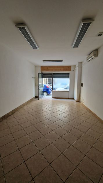 locale commerciale in vendita a Bari in zona San Pasquale