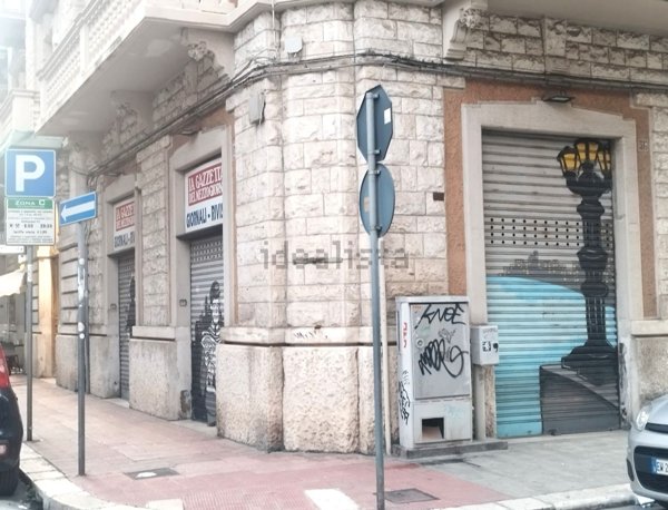 locale commerciale in vendita a Bari in zona Murat