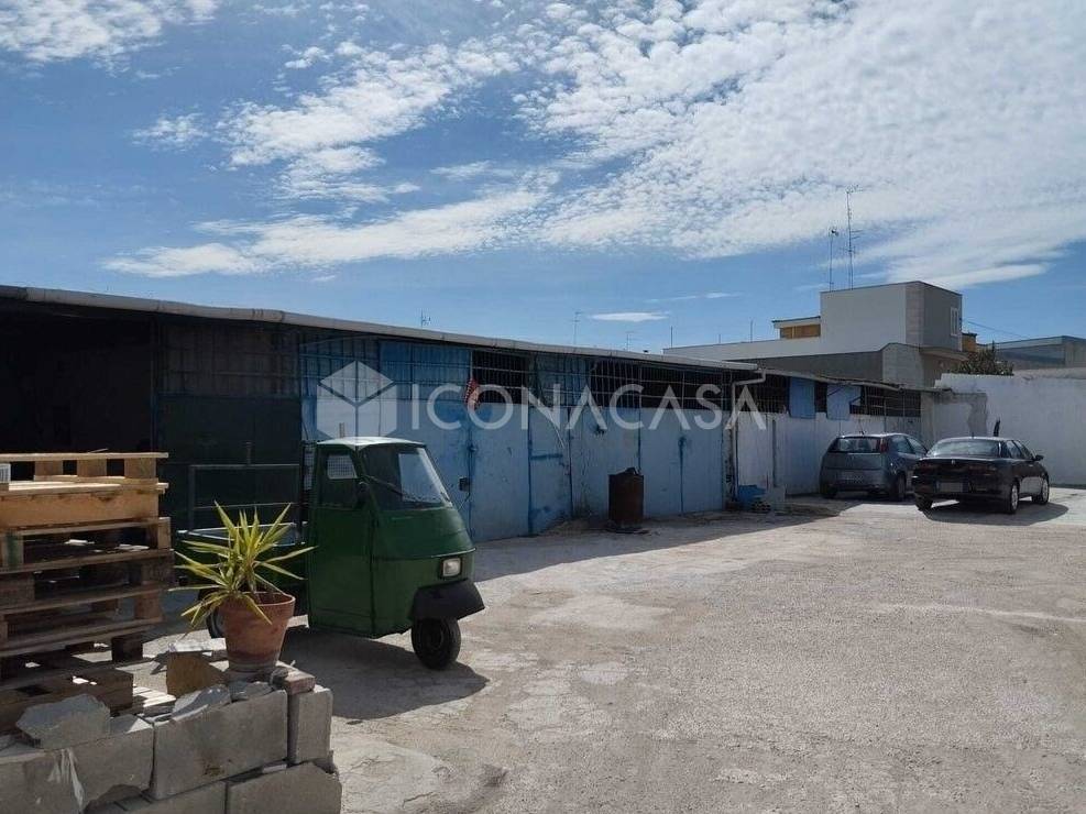 locale commerciale in vendita a Bari in zona Carbonara