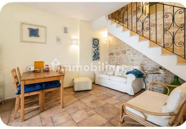 casa indipendente in vendita a Bari in zona Città Vecchia